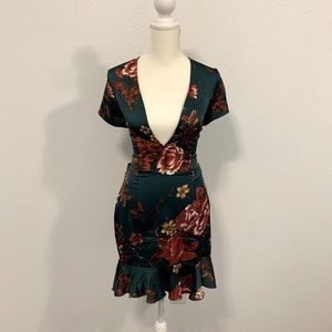 Emerald green criss cross back fill hem shirt dress